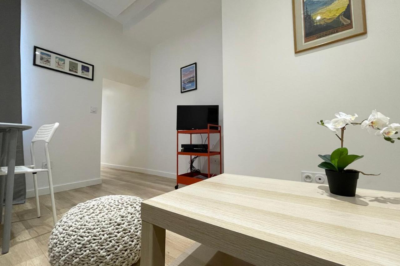 #Cf In White&Gray Center Leilighet Grenoble Eksteriør bilde
